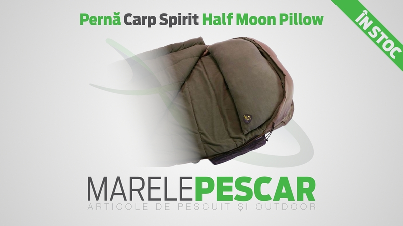 Perna-pentru-sac-de-dormit-Carp-Spirit-Half-Moon-Pillow-acum-in-stoc.jpg